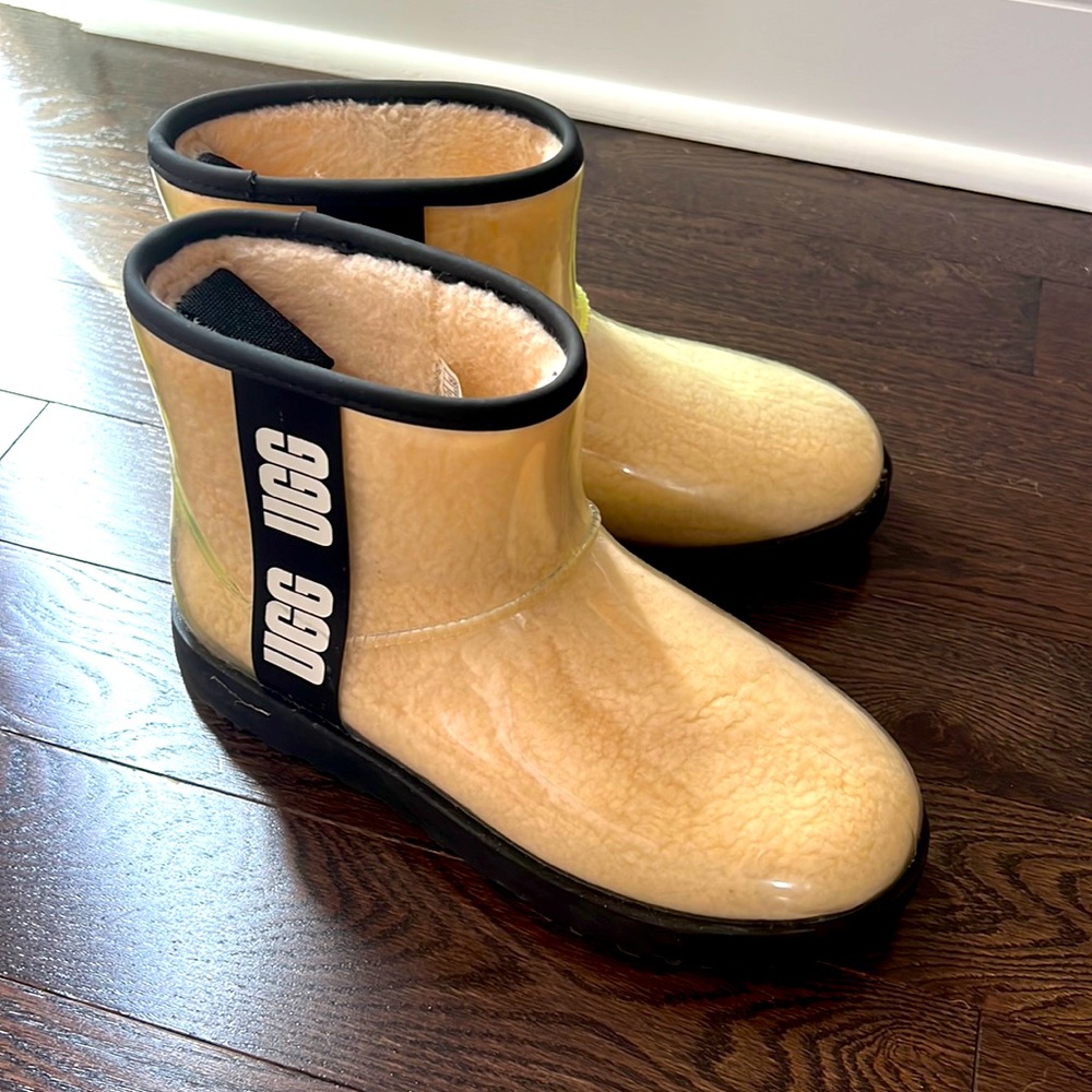 Women’s Ugg plastic boots 8 super cute